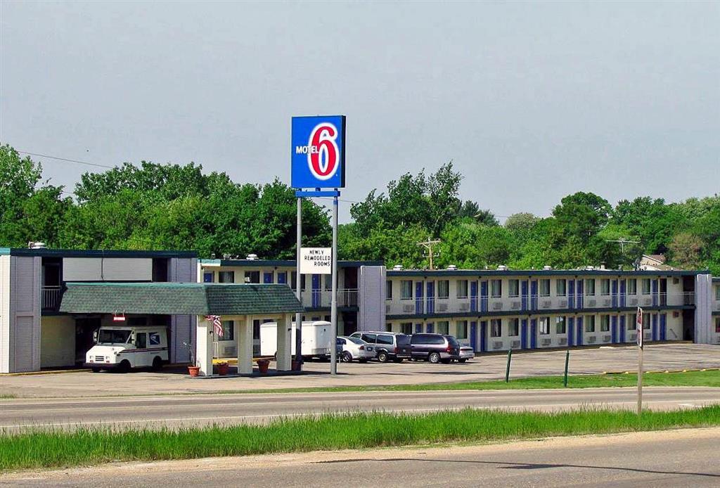 Rodeway Inn Dubuque Exterior photo